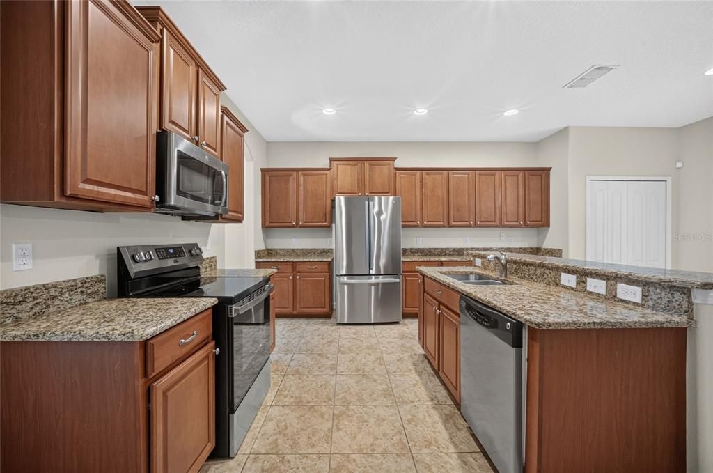 待售: $539,900 (5 贝兹, 3 浴室, 3241 平方英尺)
