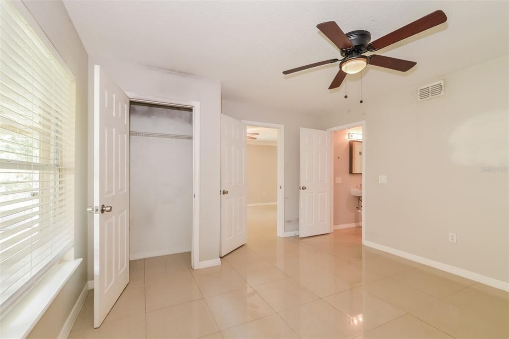 En Venta: $403,900 (5 camas, 2 baños, 2566 Pies cuadrados)