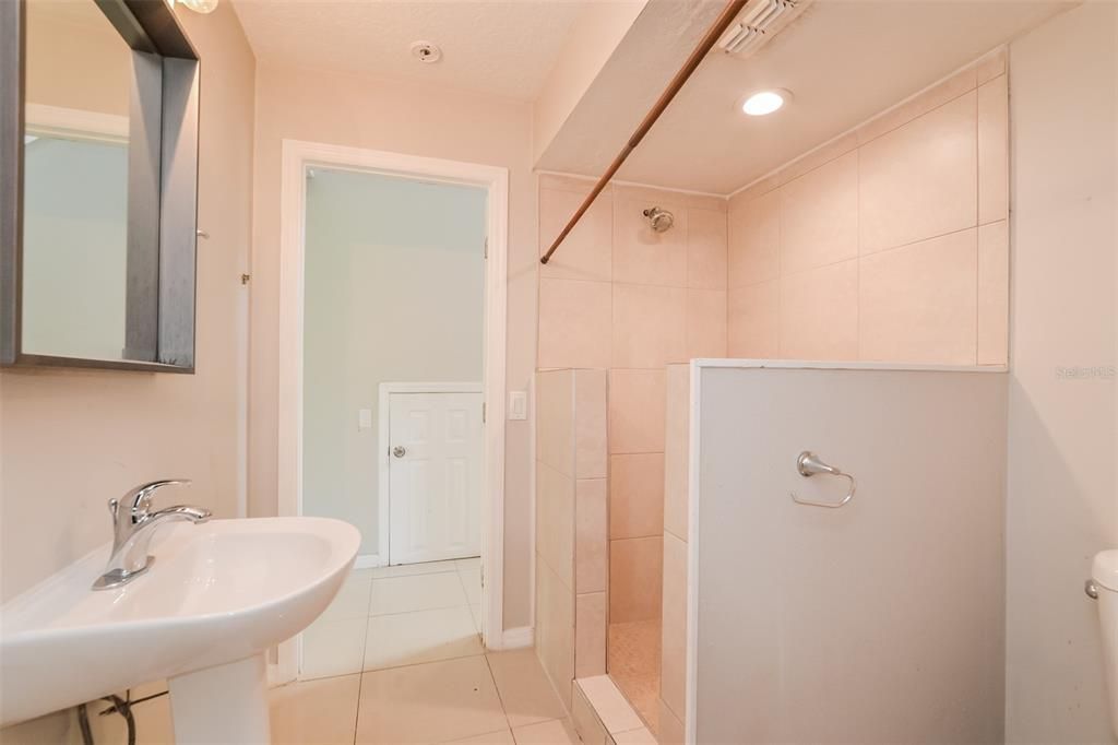 En Venta: $403,900 (5 camas, 2 baños, 2566 Pies cuadrados)
