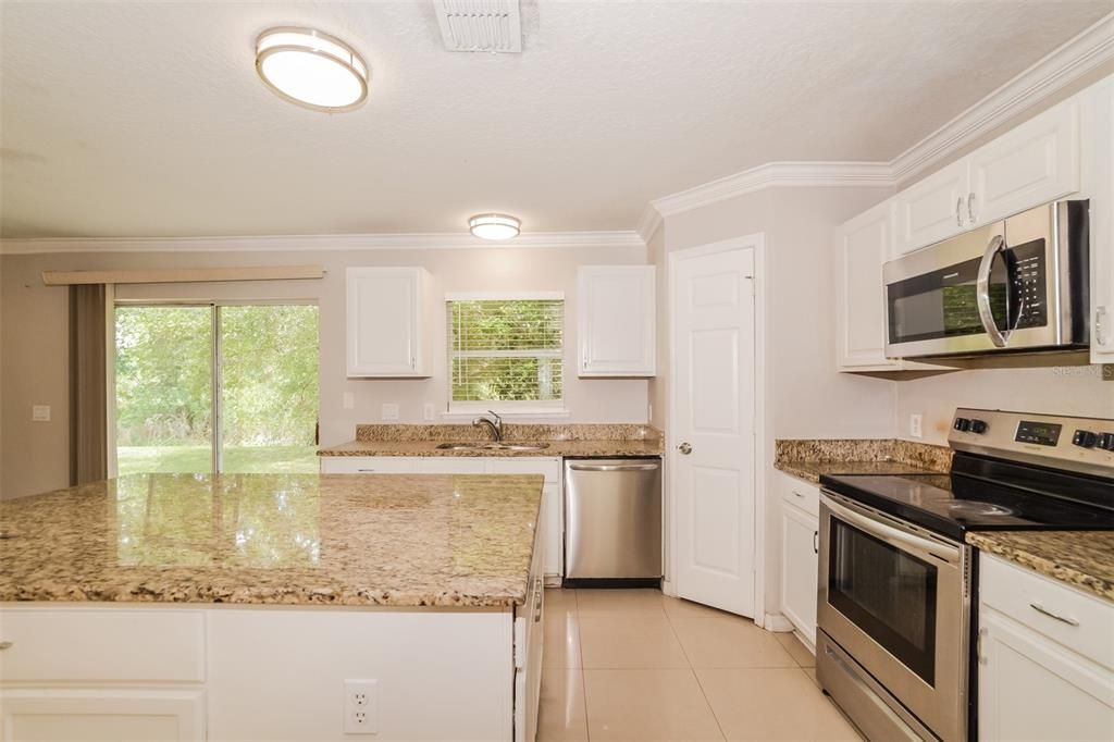 En Venta: $403,900 (5 camas, 2 baños, 2566 Pies cuadrados)