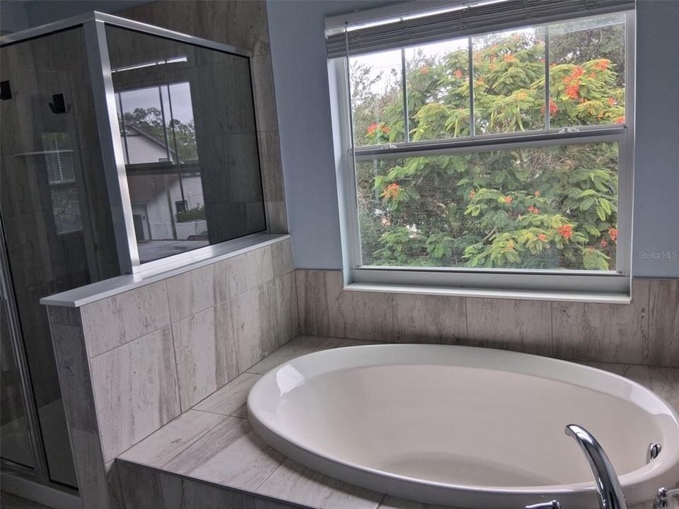 En Venta: $989,000 (4 camas, 3 baños, 2300 Pies cuadrados)
