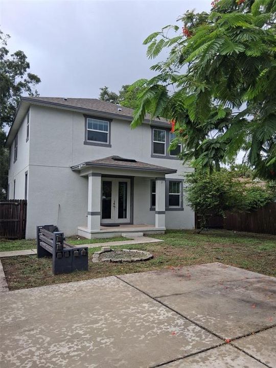 En Venta: $989,000 (4 camas, 3 baños, 2300 Pies cuadrados)