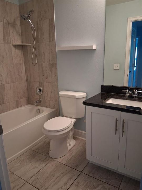 En Venta: $989,000 (4 camas, 3 baños, 2300 Pies cuadrados)