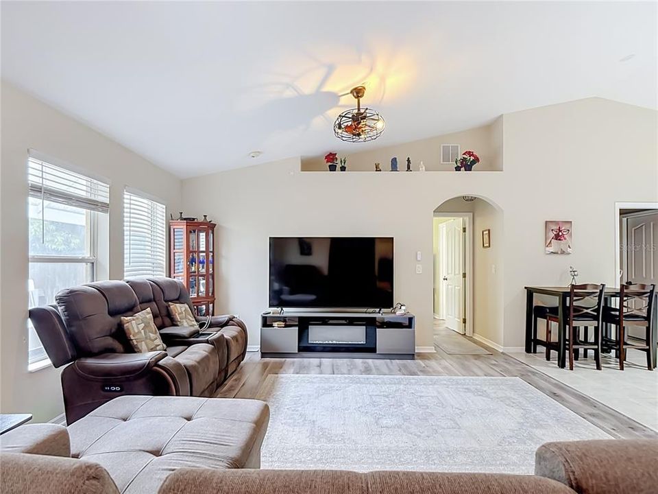For Sale: $359,000 (3 beds, 2 baths, 2017 Square Feet)