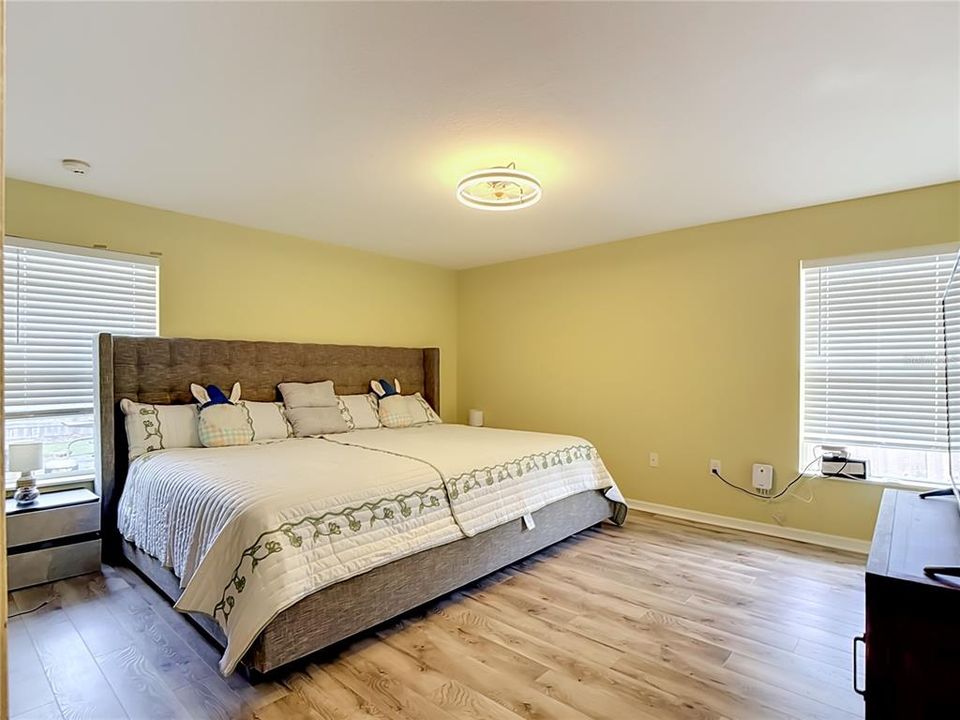 For Sale: $359,000 (3 beds, 2 baths, 2017 Square Feet)