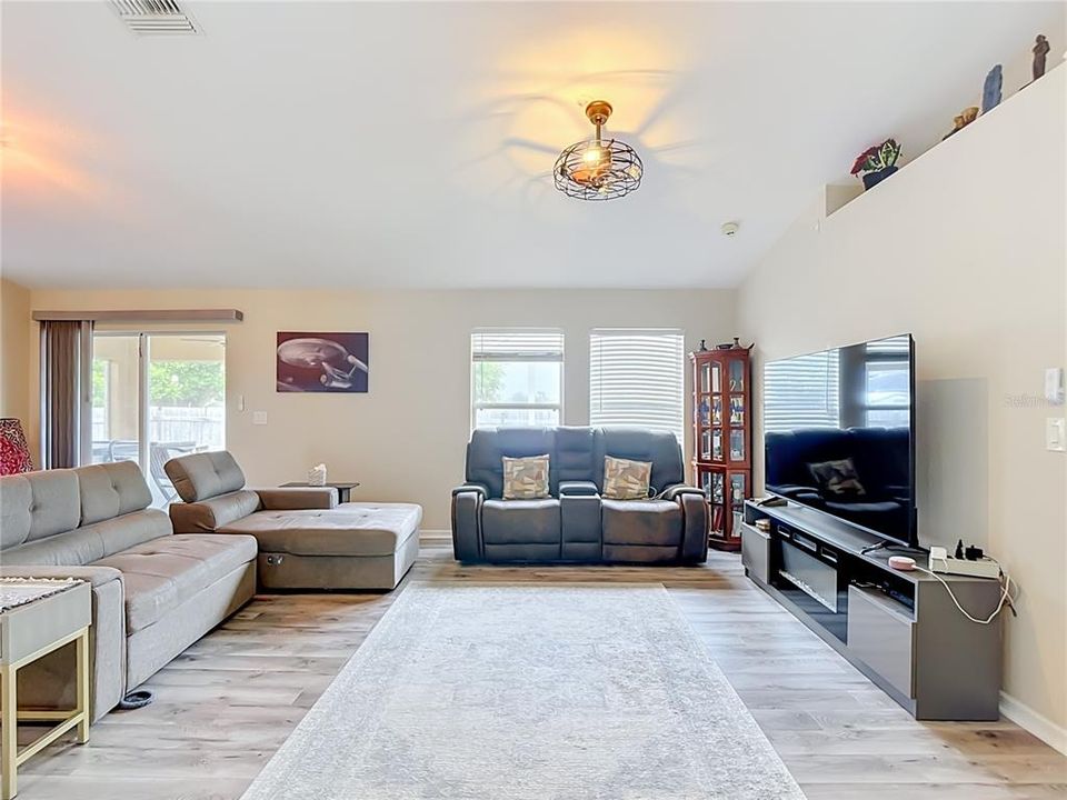 For Sale: $359,000 (3 beds, 2 baths, 2017 Square Feet)