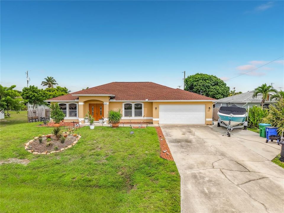 For Sale: $359,000 (3 beds, 2 baths, 2017 Square Feet)