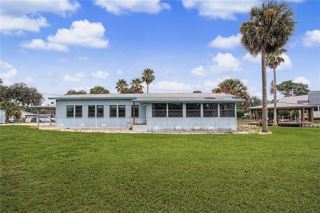 For Sale: $499,000 (3 beds, 3 baths, 2584 Square Feet)