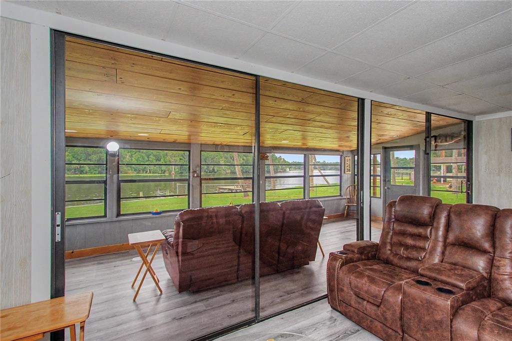 For Sale: $499,000 (3 beds, 3 baths, 2584 Square Feet)
