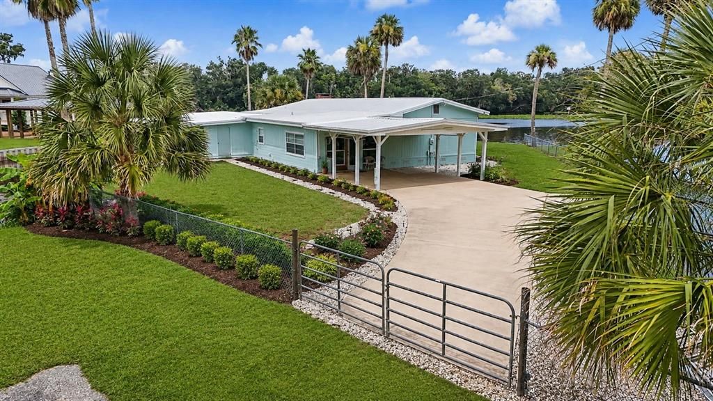 For Sale: $499,000 (3 beds, 3 baths, 2584 Square Feet)