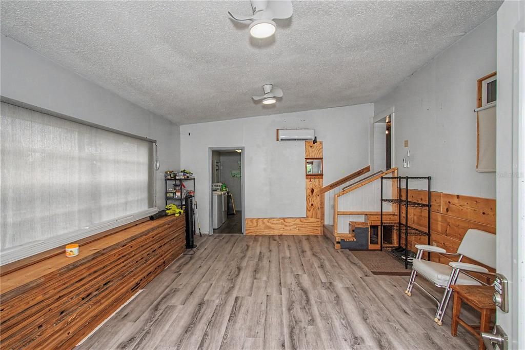 For Sale: $499,000 (3 beds, 3 baths, 2584 Square Feet)