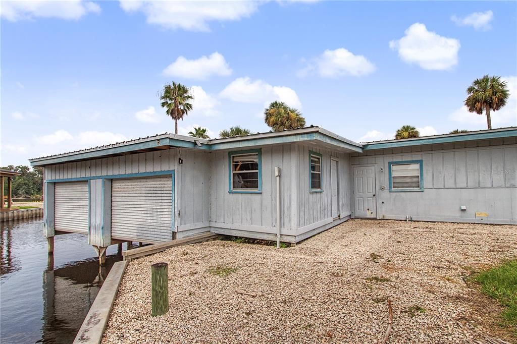 For Sale: $499,000 (3 beds, 3 baths, 2584 Square Feet)