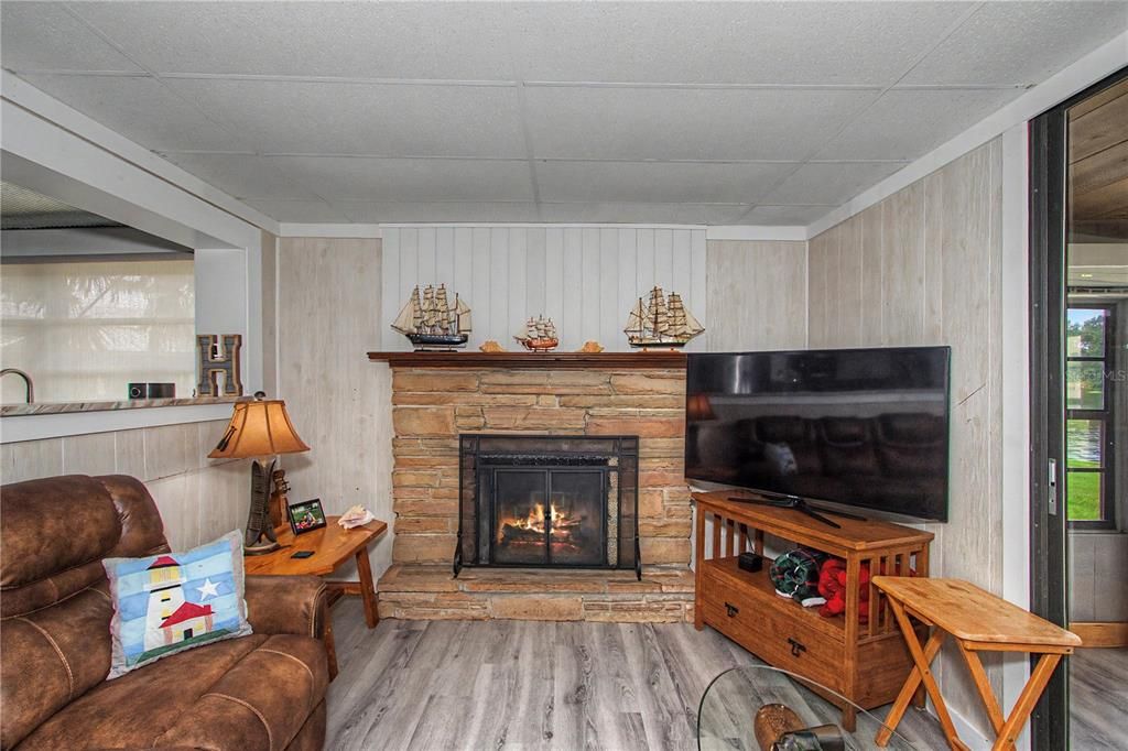 For Sale: $499,000 (3 beds, 3 baths, 2584 Square Feet)