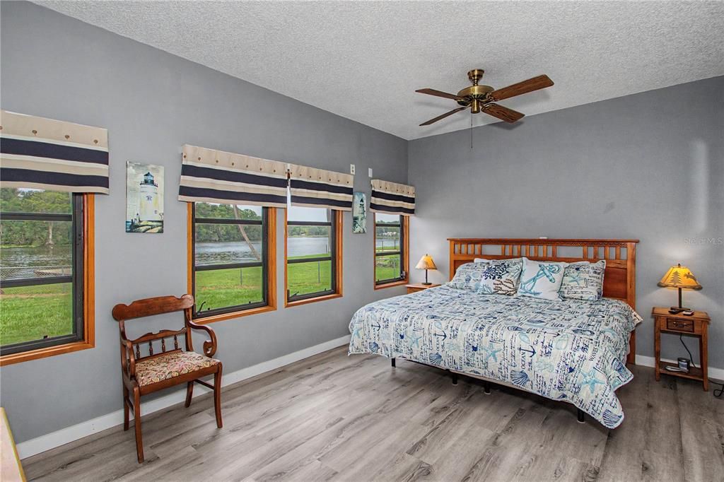 For Sale: $499,000 (3 beds, 3 baths, 2584 Square Feet)