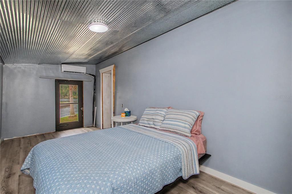 For Sale: $499,000 (3 beds, 3 baths, 2584 Square Feet)