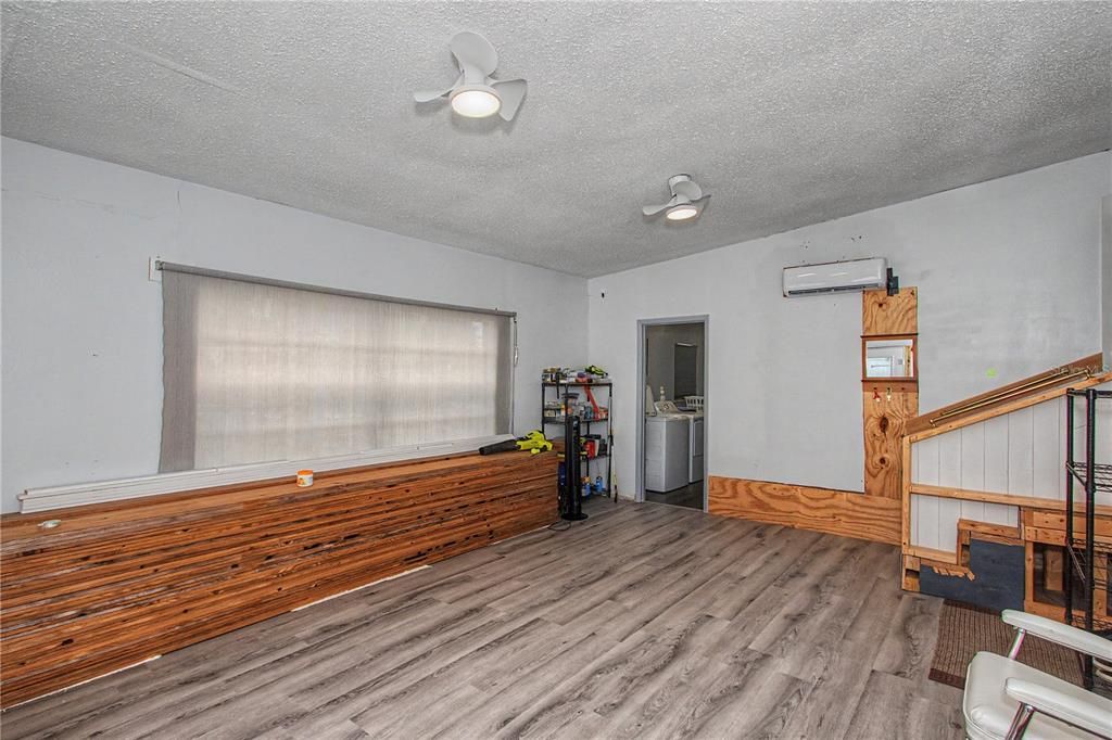 For Sale: $499,000 (3 beds, 3 baths, 2584 Square Feet)