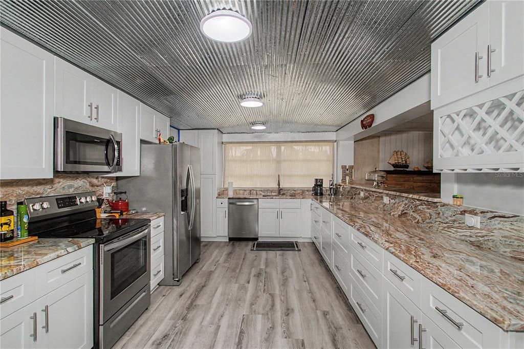 For Sale: $499,000 (3 beds, 3 baths, 2584 Square Feet)