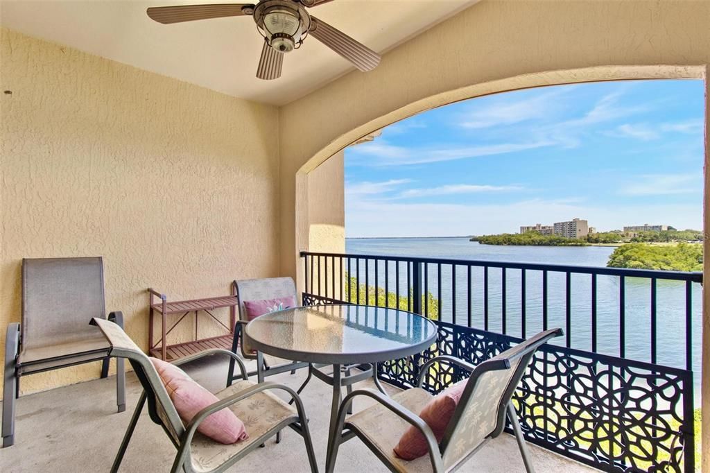 For Sale: $364,900 (2 beds, 2 baths, 1350 Square Feet)