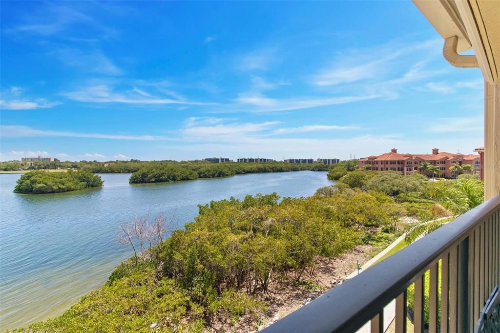 For Sale: $364,900 (2 beds, 2 baths, 1350 Square Feet)