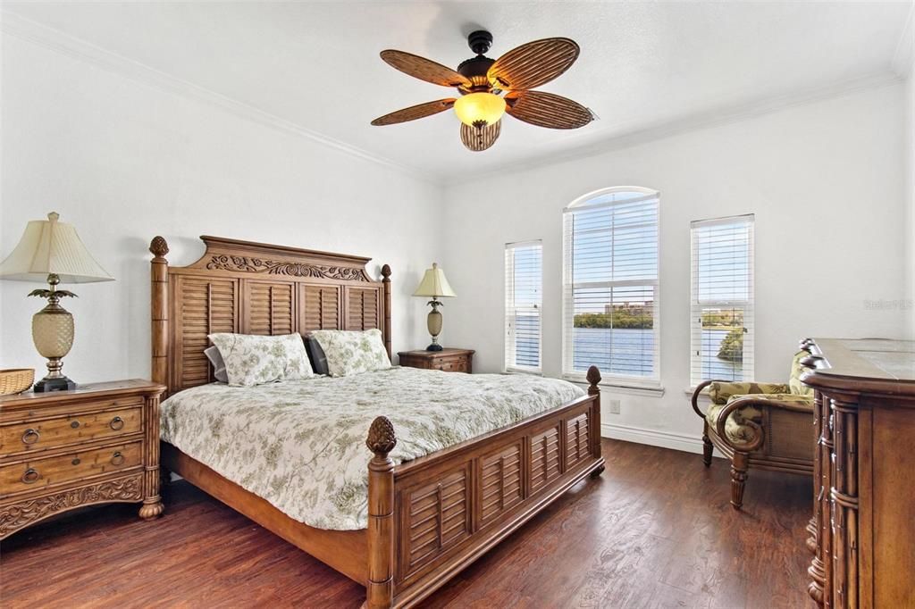 For Sale: $364,900 (2 beds, 2 baths, 1350 Square Feet)