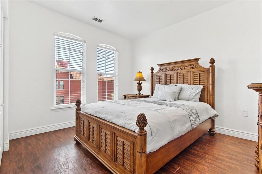 For Sale: $364,900 (2 beds, 2 baths, 1350 Square Feet)