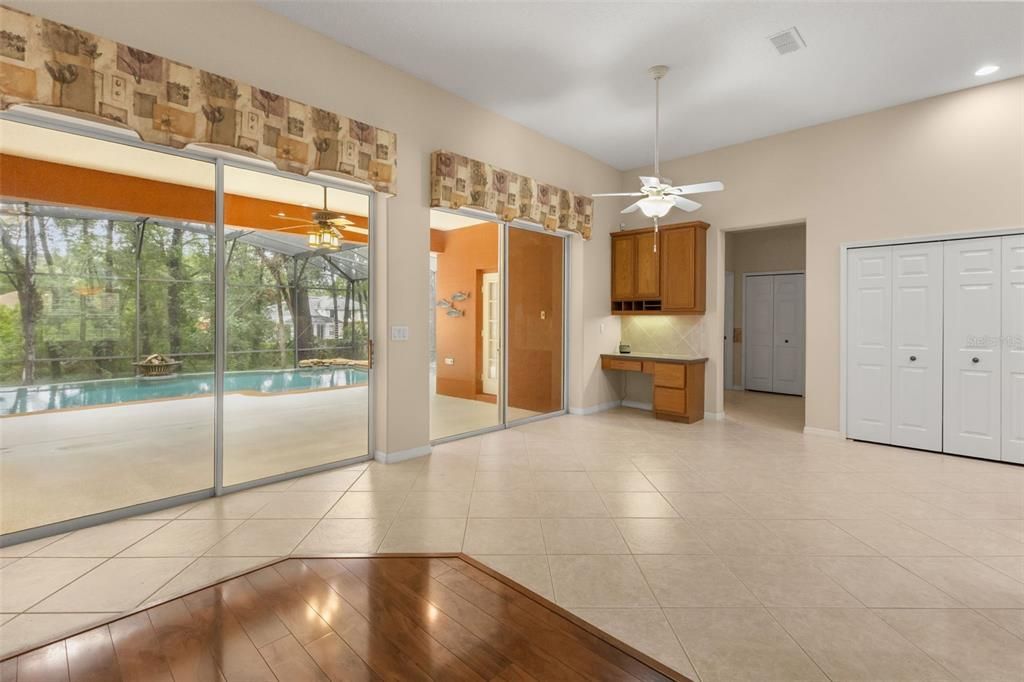 En Venta: $575,000 (4 camas, 3 baños, 2823 Pies cuadrados)