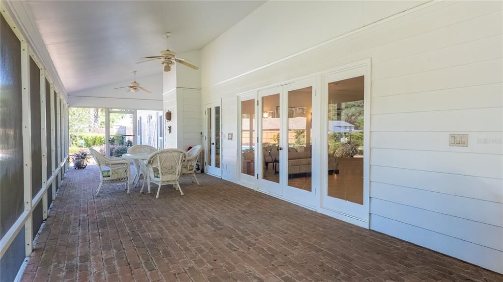 For Sale: $625,000 (3 beds, 2 baths, 2941 Square Feet)