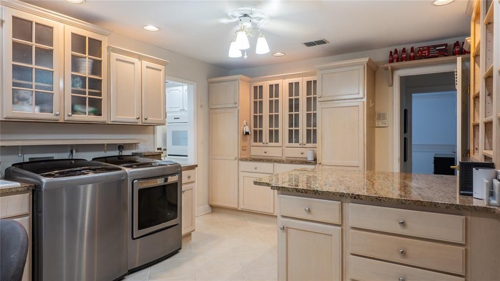 For Sale: $625,000 (3 beds, 2 baths, 2941 Square Feet)