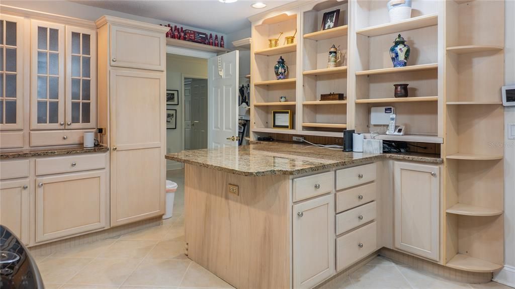For Sale: $625,000 (3 beds, 2 baths, 2941 Square Feet)