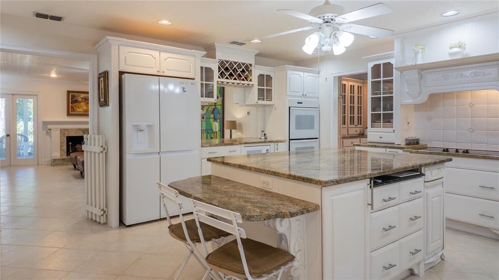 For Sale: $625,000 (3 beds, 2 baths, 2941 Square Feet)
