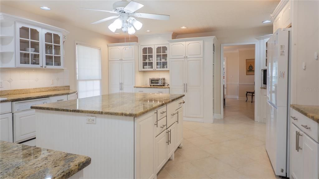 For Sale: $625,000 (3 beds, 2 baths, 2941 Square Feet)