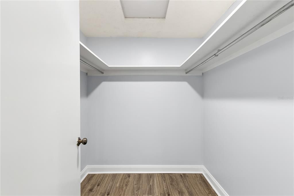 For Sale: $425,000 (4 beds, 2 baths, 2207 Square Feet)