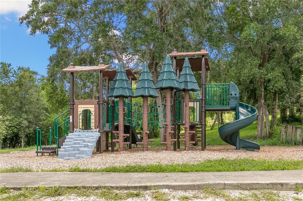 For Sale: $425,000 (4 beds, 2 baths, 2207 Square Feet)
