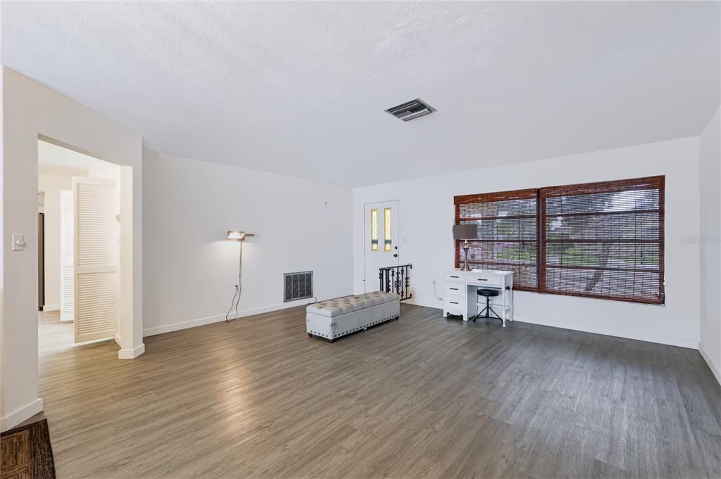 En Venta: $435,000 (3 camas, 3 baños, 2215 Pies cuadrados)