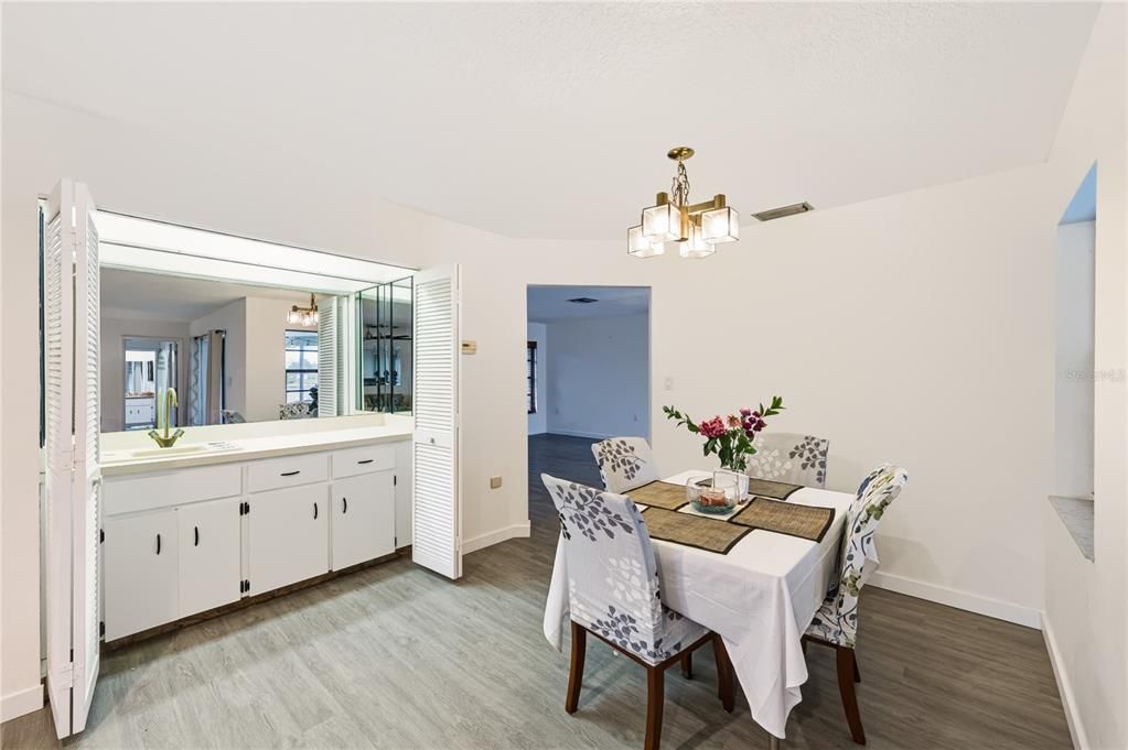 En Venta: $435,000 (3 camas, 3 baños, 2215 Pies cuadrados)