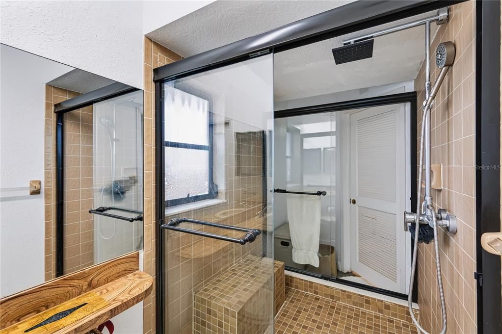 En Venta: $435,000 (3 camas, 3 baños, 2215 Pies cuadrados)