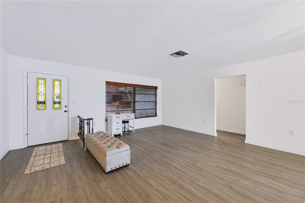 En Venta: $435,000 (3 camas, 3 baños, 2215 Pies cuadrados)