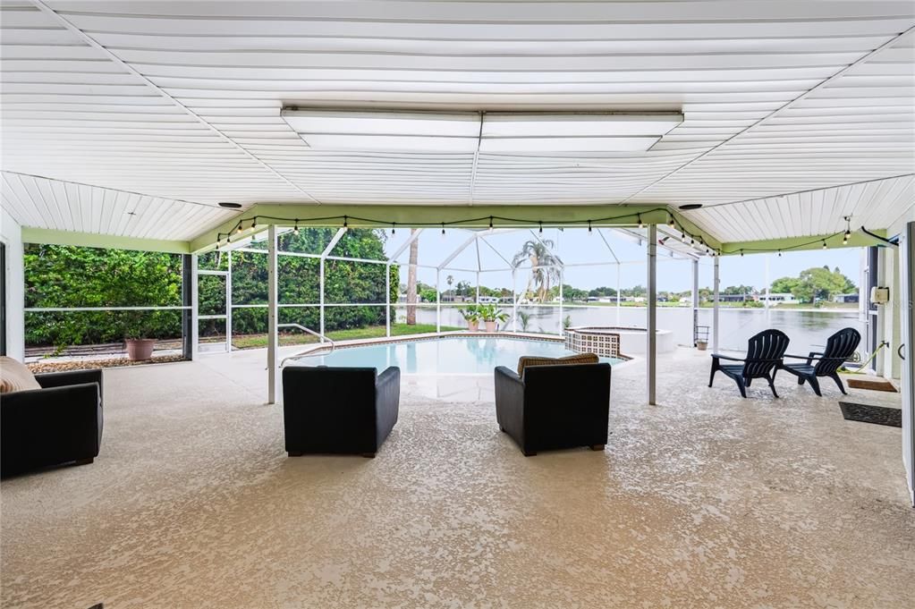 En Venta: $435,000 (3 camas, 3 baños, 2215 Pies cuadrados)