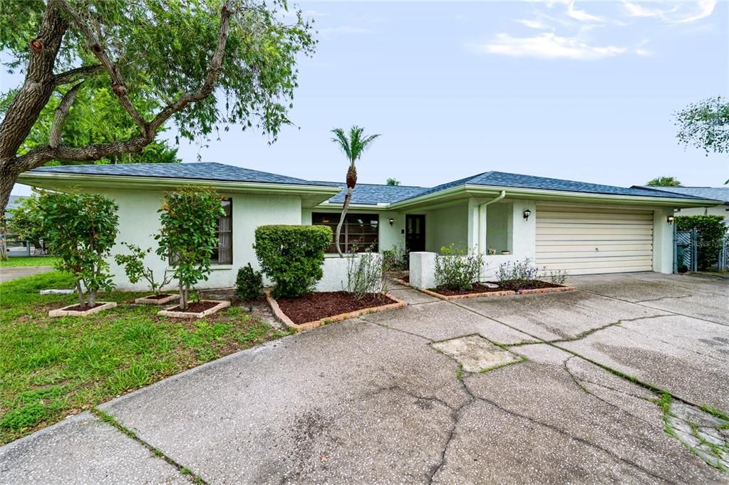 En Venta: $435,000 (3 camas, 3 baños, 2215 Pies cuadrados)