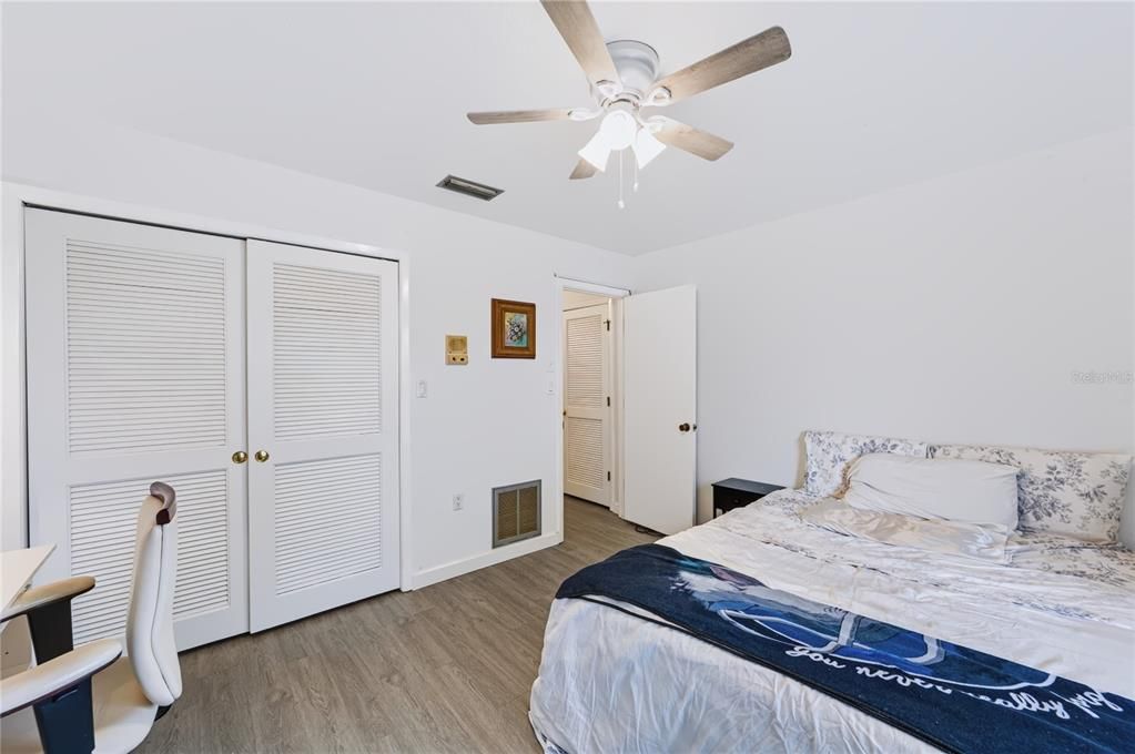 En Venta: $435,000 (3 camas, 3 baños, 2215 Pies cuadrados)