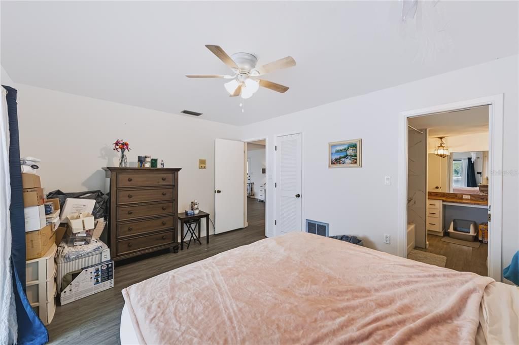 En Venta: $435,000 (3 camas, 3 baños, 2215 Pies cuadrados)