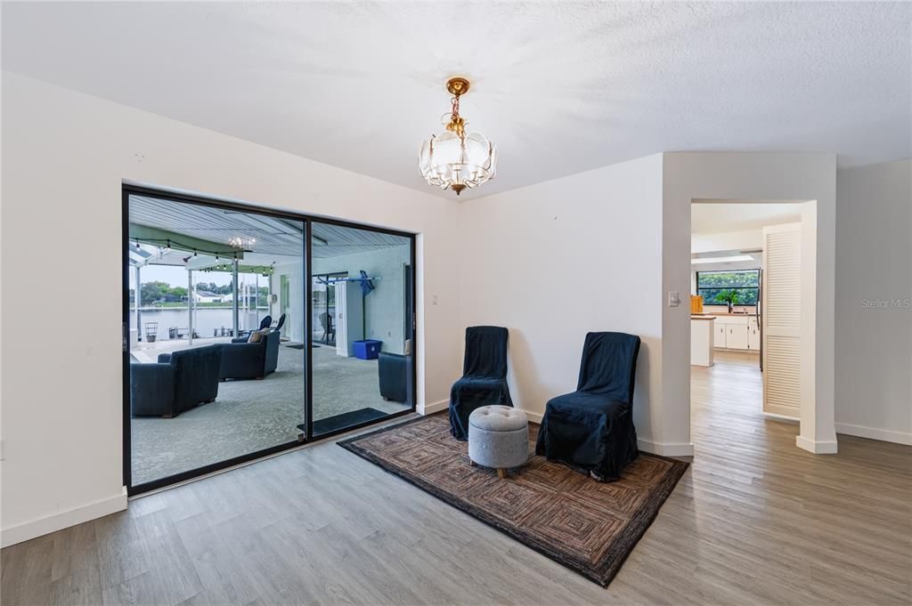 En Venta: $435,000 (3 camas, 3 baños, 2215 Pies cuadrados)