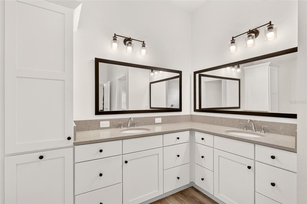 For Sale: $419,900 (3 beds, 2 baths, 1921 Square Feet)