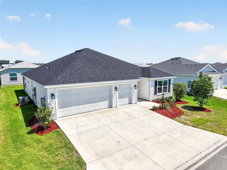 For Sale: $419,900 (3 beds, 2 baths, 1921 Square Feet)