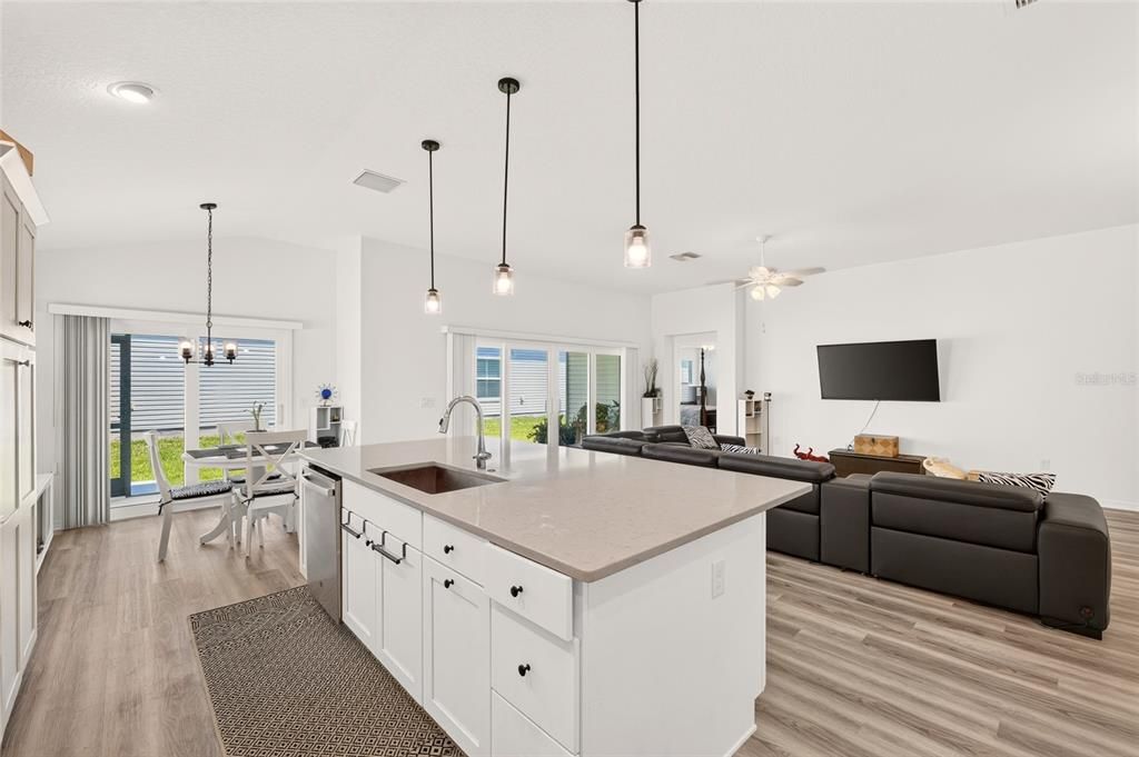 For Sale: $419,900 (3 beds, 2 baths, 1921 Square Feet)