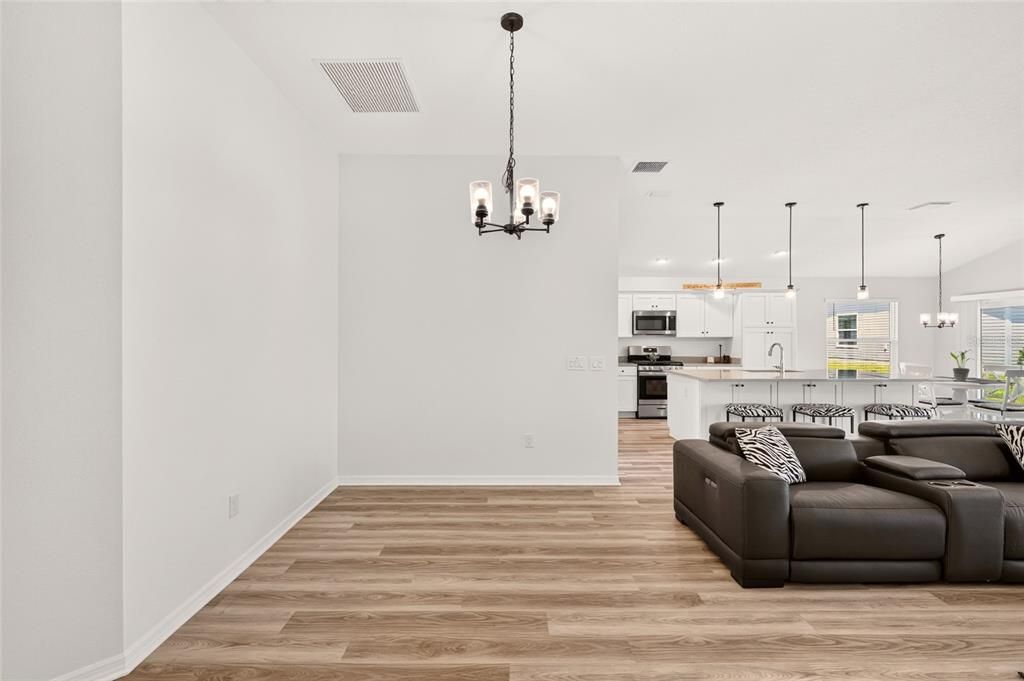 For Sale: $419,900 (3 beds, 2 baths, 1921 Square Feet)