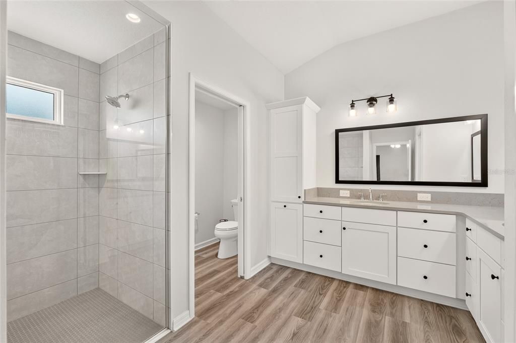For Sale: $419,900 (3 beds, 2 baths, 1921 Square Feet)