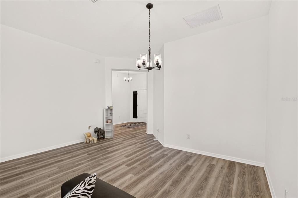 For Sale: $419,900 (3 beds, 2 baths, 1921 Square Feet)