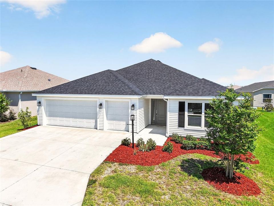 For Sale: $419,900 (3 beds, 2 baths, 1921 Square Feet)