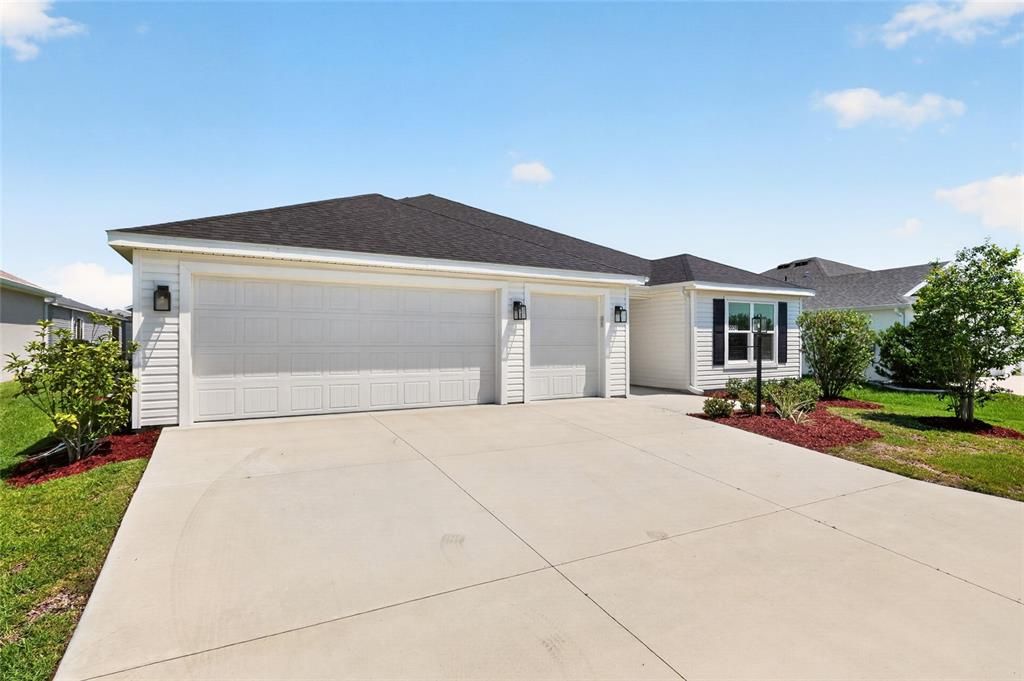 For Sale: $419,900 (3 beds, 2 baths, 1921 Square Feet)